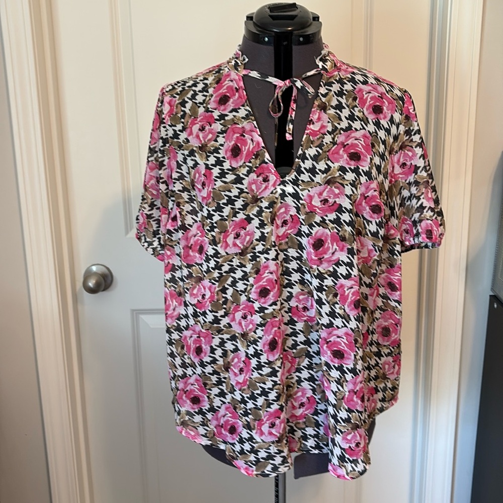 🌹 gorgeous plaid and pink blouse 👚 Torrid 00